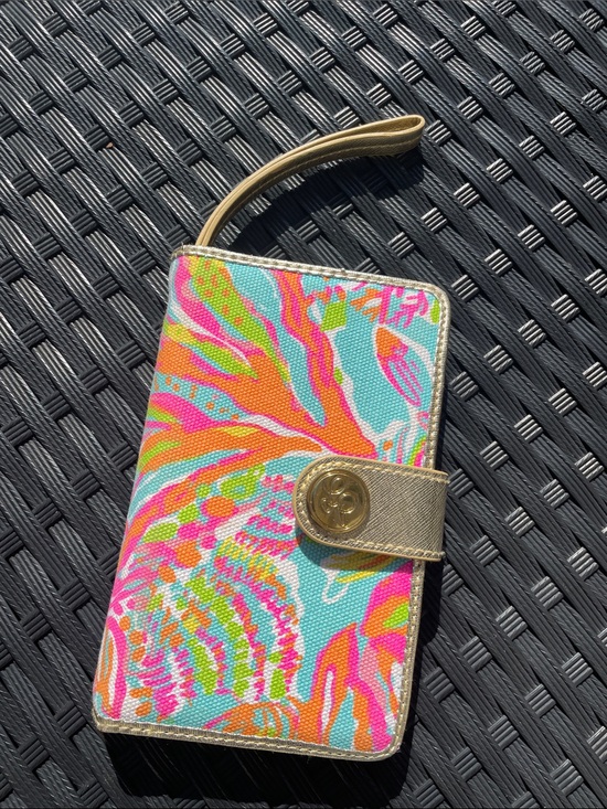 Lilly Pulitzer Handbags - Lilly Pulitzer Wristlet Wallet with Phone Pocket